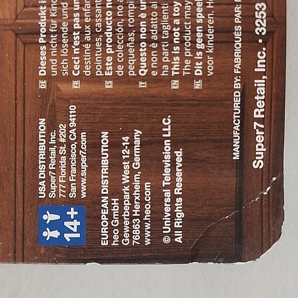 Super 7 "Parks and Recreation" Leslie Knope Action Figurine - Picture 10 of 11